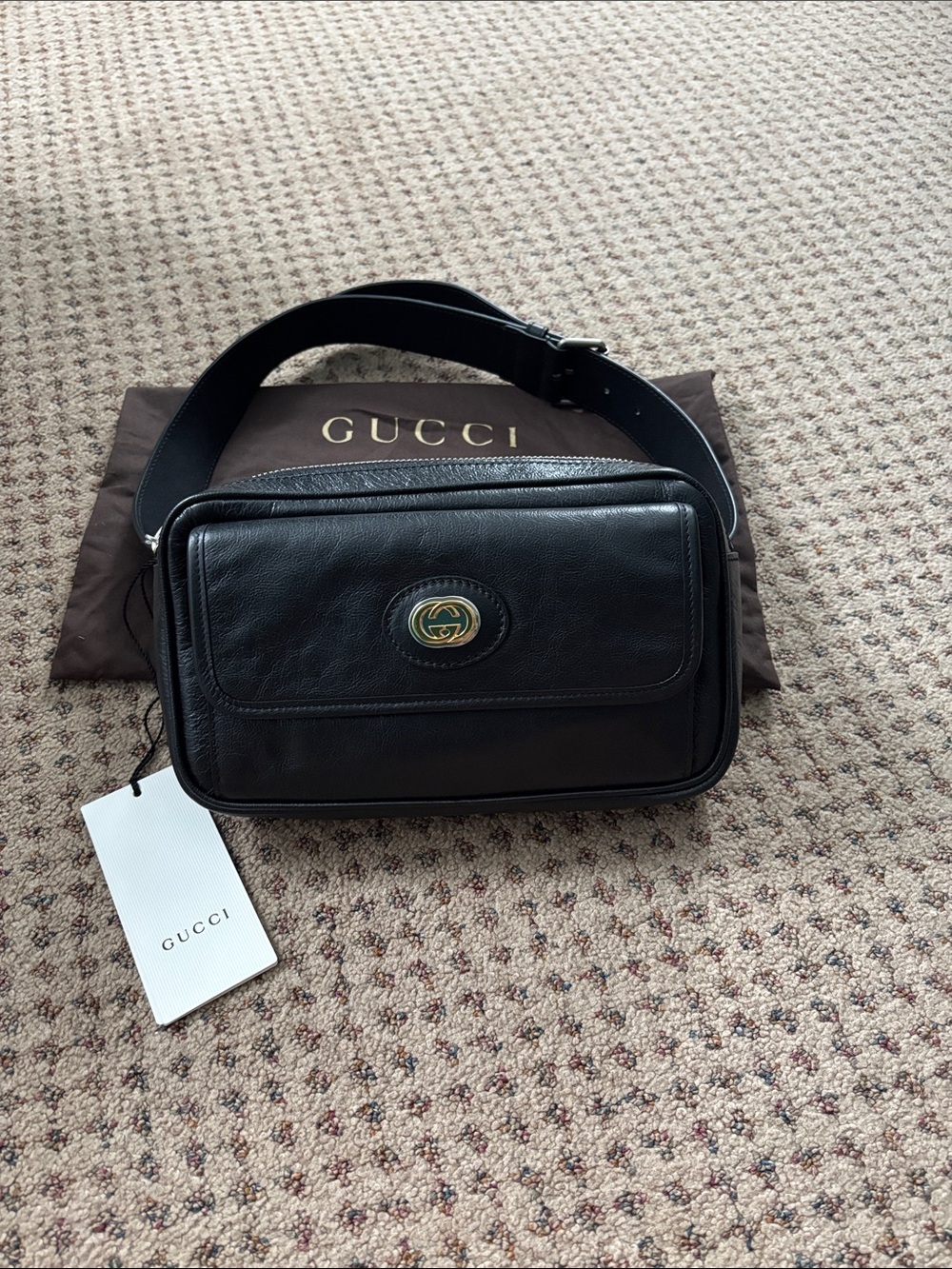 Gorgeous!!!  Gucci Black Leather Belt Bag with Gold GG Emblem NWT
